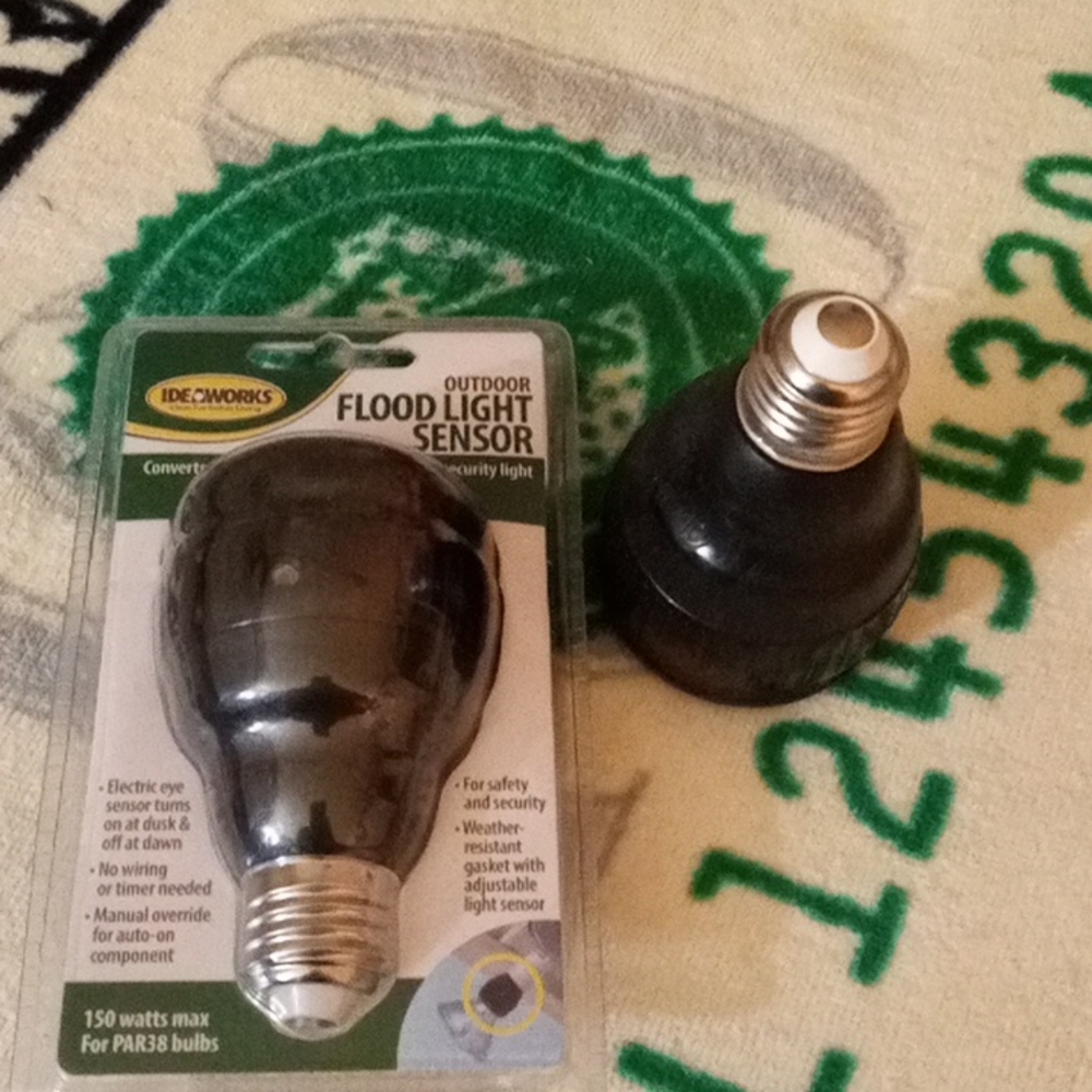 Outdoor Flood Light Sensor by IdeaWorks